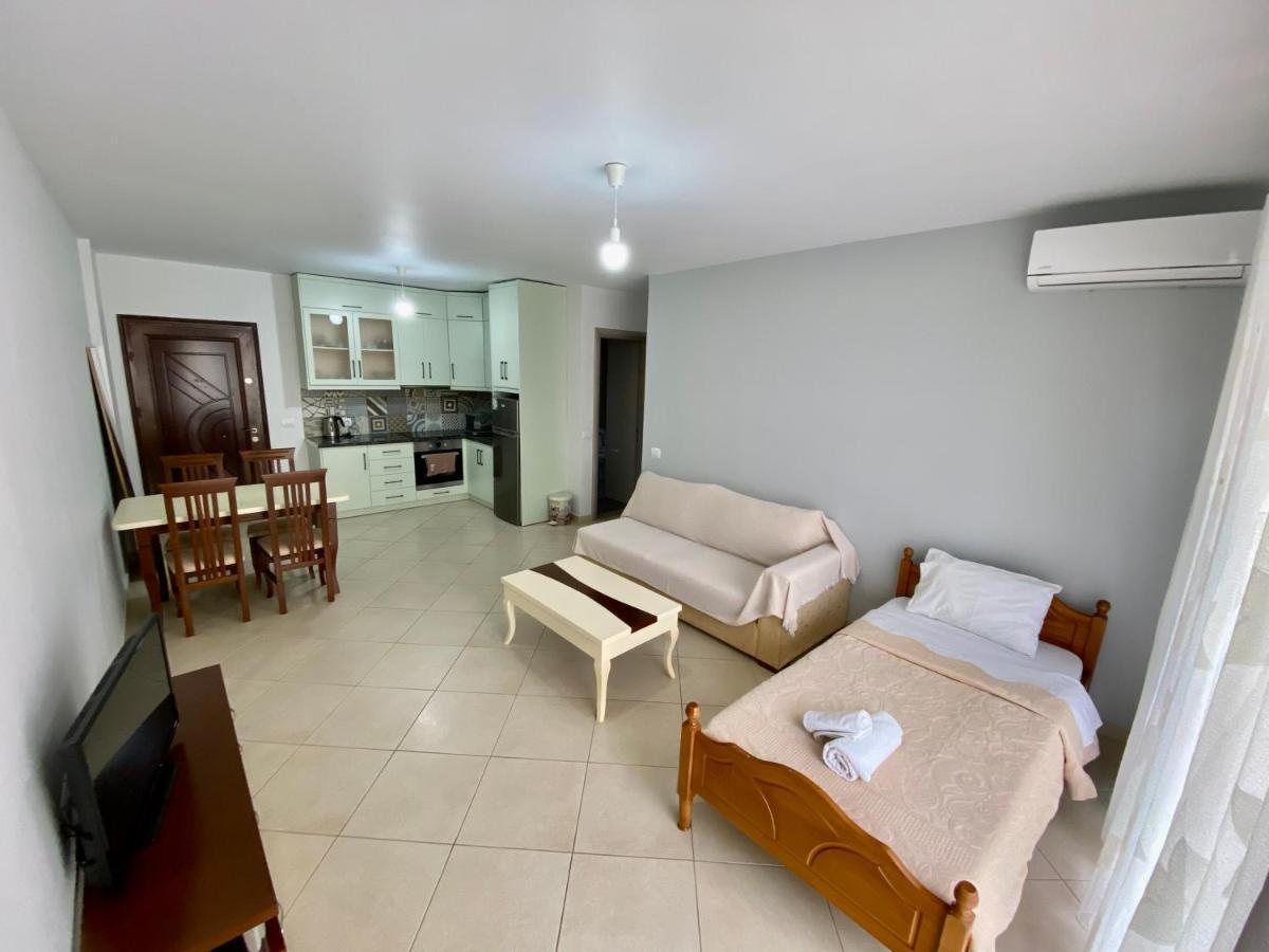 Evgenia'S Apartment Sarande Bagian luar foto